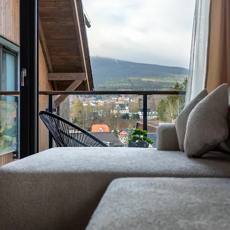 公寓 Obroncow Pokoju 14